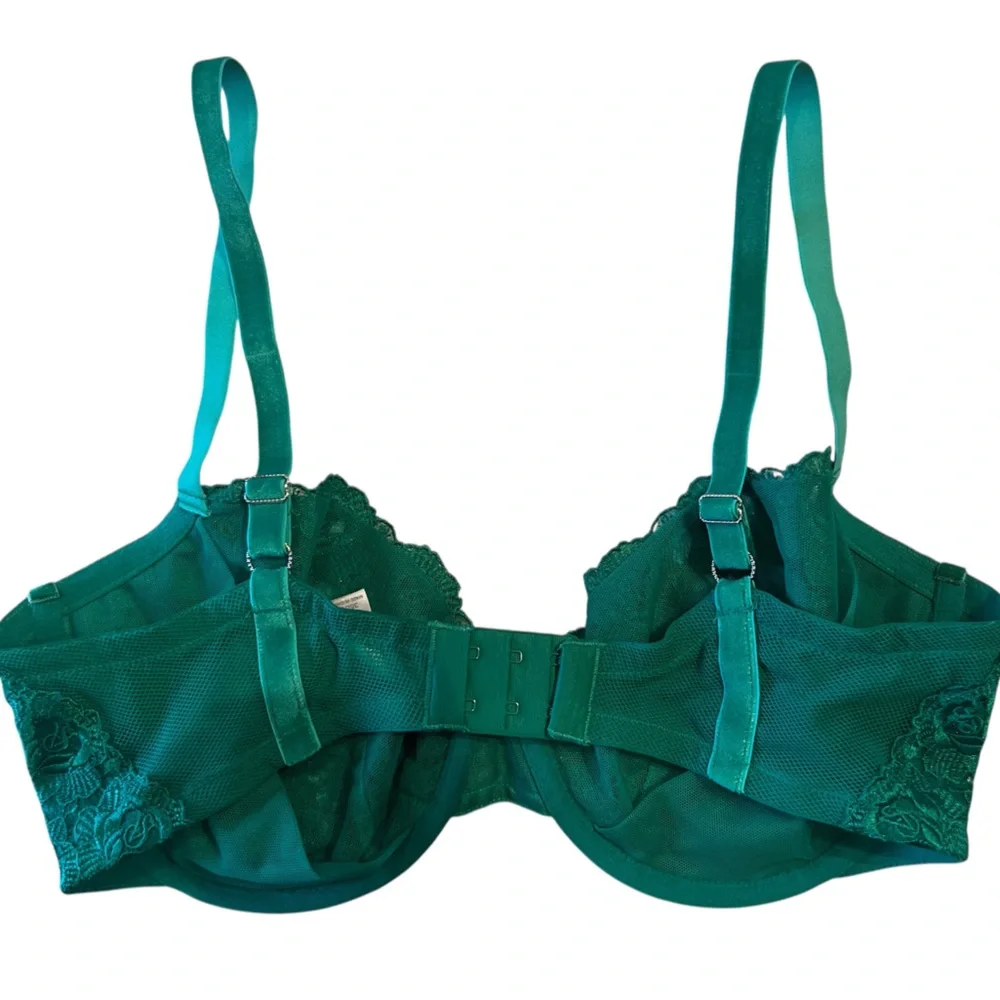 Victoria's Secret Emerald Green Lace Bra With Velvet Trim
